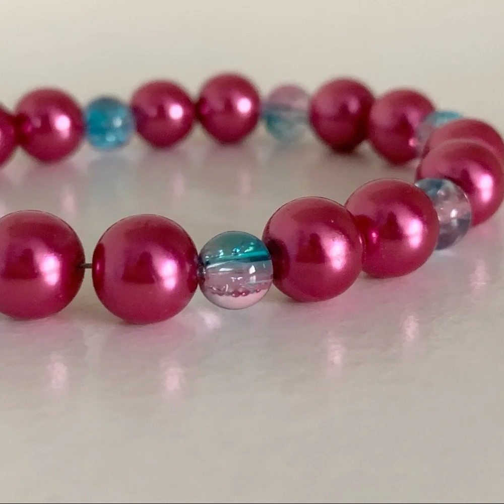 Hold Y2K pink bead bracelet